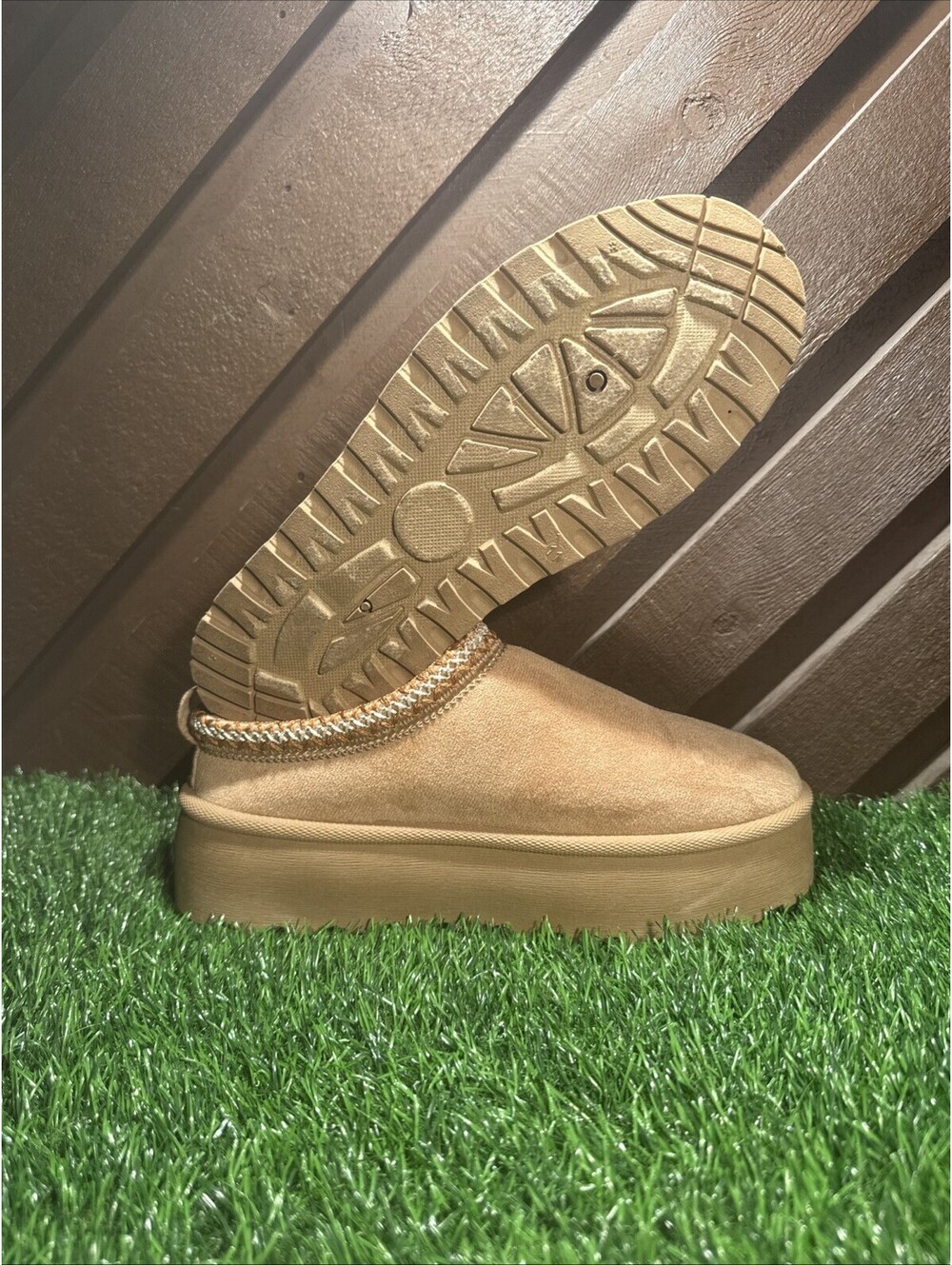 Olivia And Kate New York Platform Mike Slippers Size 11 Women’s